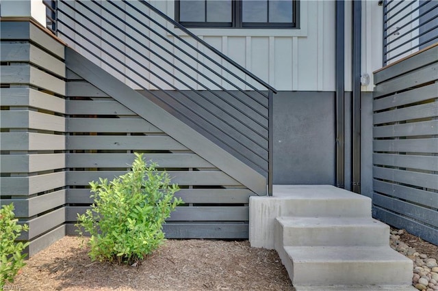 410 Carolina Ave, Norfolk, VA 23508 - property entrance featuring board and batten siding