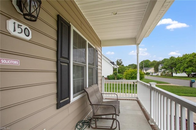 balcony featuring covered porch