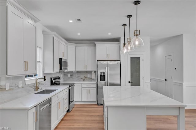 20 Kimberly Ave, Hampton, VA 23663 - kitchen with appliances with stainless steel finishes, a sink, a center island, tasteful backsplash, and light wood-type flooring