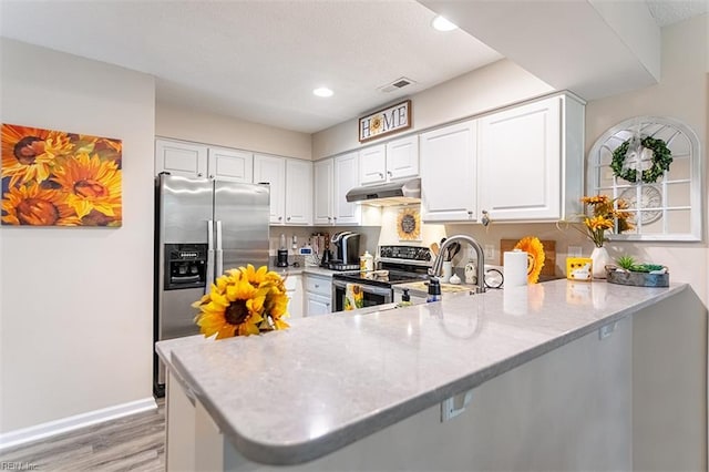 455 Fairway Lookout, Williamsburg, VA 23188 - kitchen featuring under cabinet range hood, stainless steel appliances, baseboards, a peninsula, and light wood-style floors