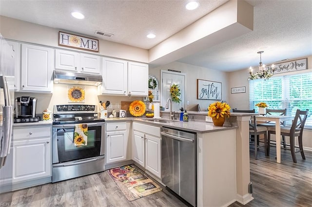 455 Fairway Lookout, Williamsburg, VA 23188 - kitchen with stainless steel appliances, under cabinet range hood, a peninsula, a sink, and a textured ceiling