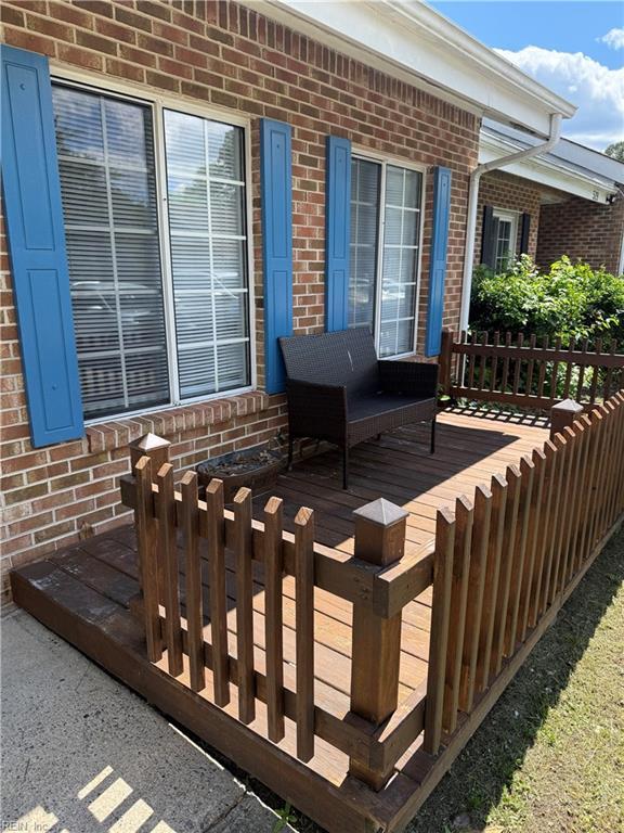 517 Lanier Cres, Portsmouth, VA 23707 - view of wooden deck
