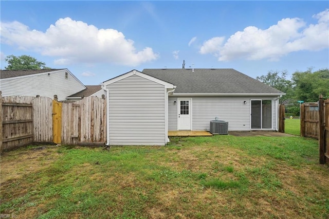 1600 Walsh Ct, Virginia Beach, VA 23454 - rear view of property featuring central AC unit and a shingled roof