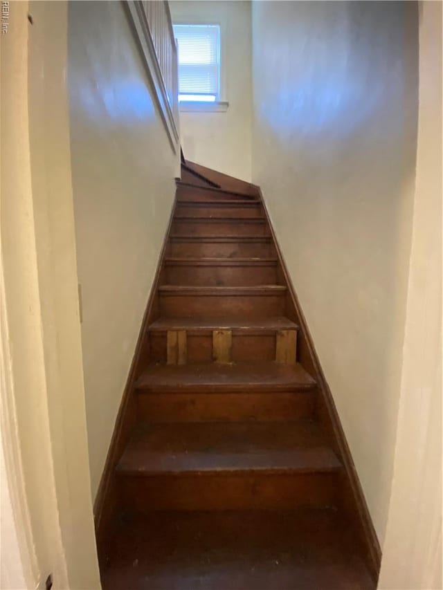 3814 Lenoir Cir, Norfolk, VA 23513 - stairway featuring baseboards