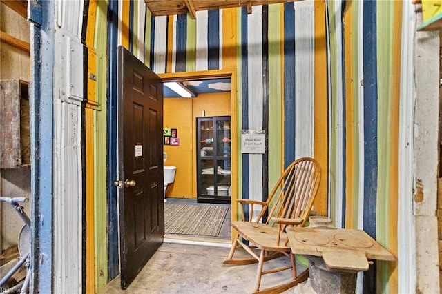 253 S George Washington Hwy, Chesapeake, VA 23323 - sitting room with concrete floors and wallpapered walls