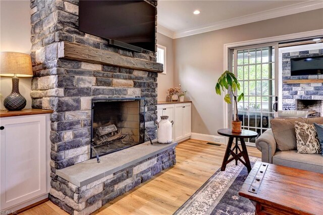 116 Formby, Williamsburg, VA 23188 - living area featuring a fireplace, ornamental molding, light wood-type flooring, baseboards, and recessed lighting