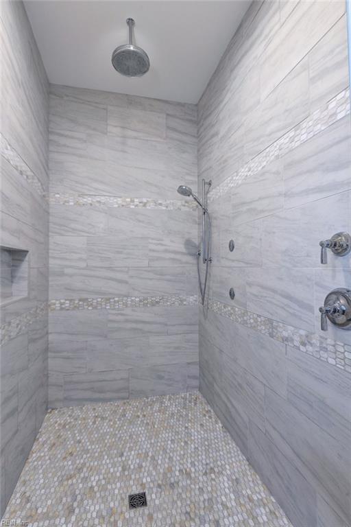 116 Formby, Williamsburg, VA 23188 - bathroom with a tile shower