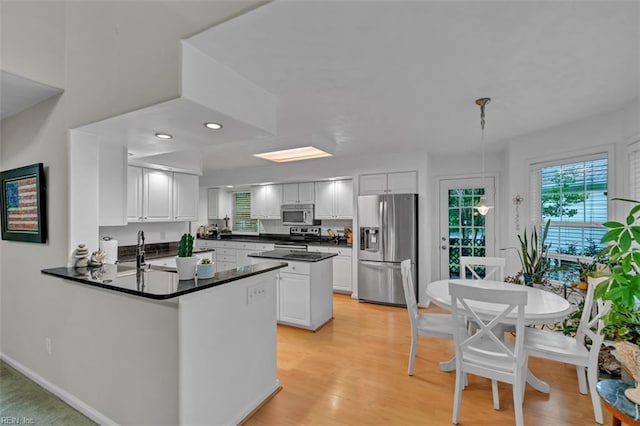 2537 Springhaven Dr, Virginia Beach, VA 23456 - kitchen featuring stainless steel appliances, dark countertops, a sink, a peninsula, and recessed lighting