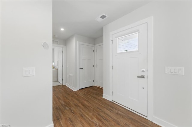 6729 Nolan Run, Gloucester, VA 23061 - foyer with baseboards, wood finished floors, and recessed lighting
