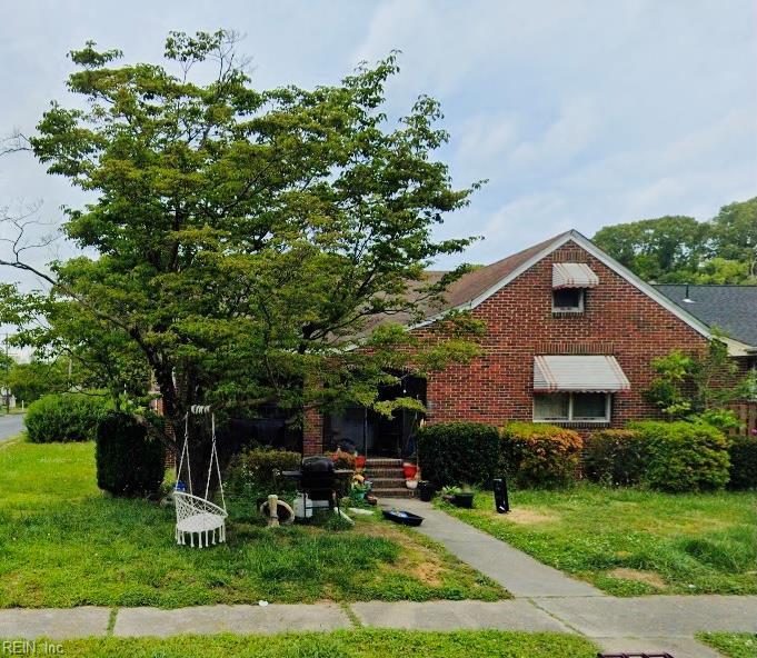 803 Wilbur Ave, Chesapeake, VA 23324 - view of front facade with brick siding and a front yard