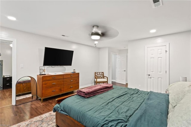 527 Lakeshead Dr, Williamsburg, VA 23185 - bedroom with dark wood-style flooring, recessed lighting, and a ceiling fan