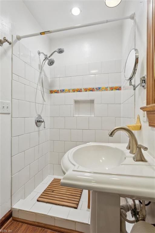 122 Archer Rd, Newport News, VA 23606 - bathroom featuring a stall shower