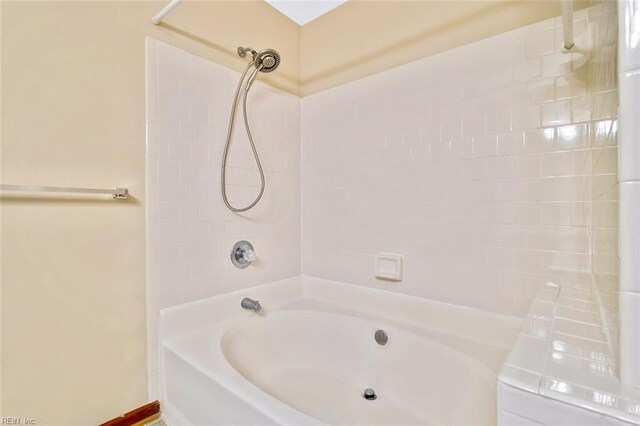 810 Erskine St, Hampton, VA 23666 - full bath with tub / shower combination