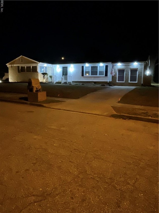 2800 Candlewood Cir, Chesapeake, VA 23324 - view of front of home
