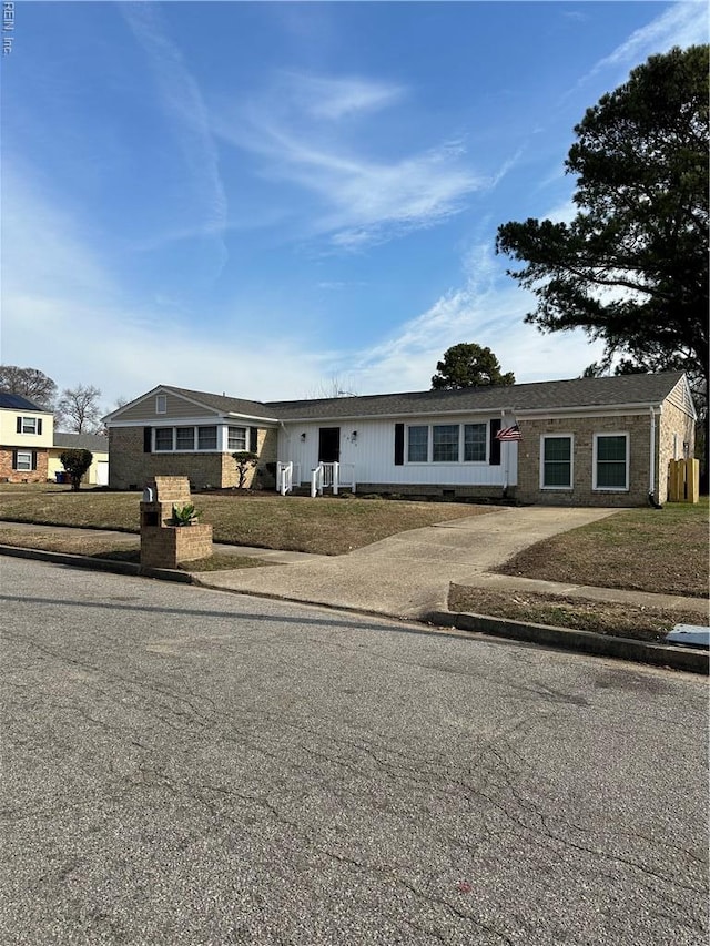2800 Candlewood Cir, Chesapeake, VA 23324 - view of front of property with concrete driveway and a front lawn