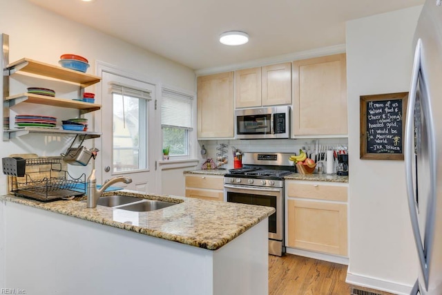 8140 Kenwood Dr, Norfolk, VA 23518 - kitchen with stainless steel appliances, a sink, light brown cabinetry, and decorative backsplash