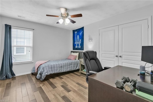 107 Hamilton Ct, Suffolk, VA 23435 - bedroom featuring an office area, light wood finished floors, baseboards, a closet, and a ceiling fan