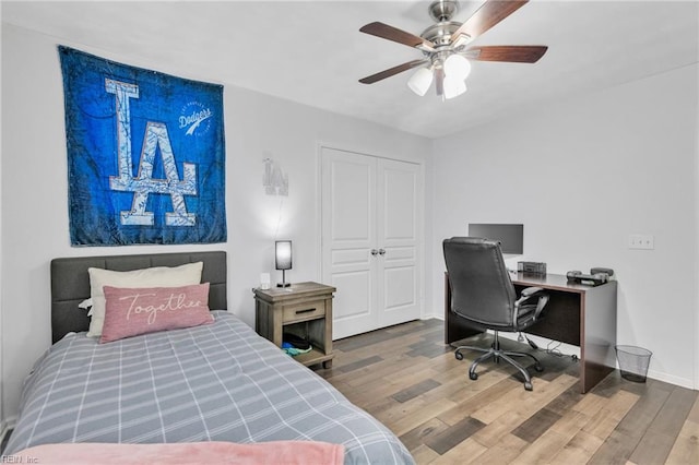 107 Hamilton Ct, Suffolk, VA 23435 - bedroom with wood finished floors, a desk, a closet, baseboards, and ceiling fan