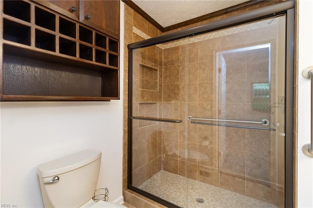 25 Hunter Trce, Hampton, VA 23669 - bathroom featuring a shower stall, toilet, and a textured ceiling
