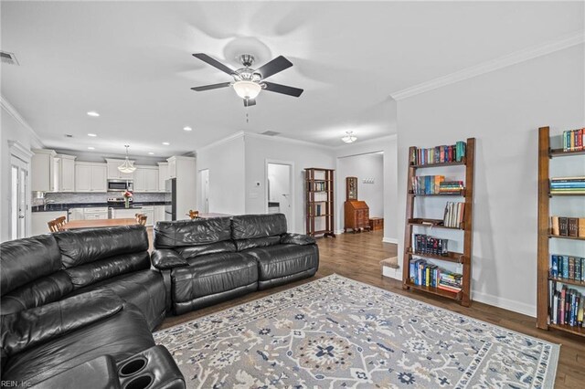 3925 Grand Isle Dr, Chesapeake, VA 23323 - living area featuring a ceiling fan, crown molding, dark wood-style floors, baseboards, and recessed lighting