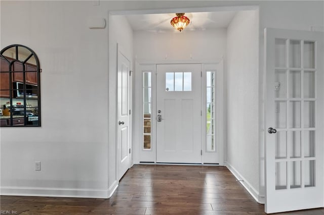 121 Algonquin Trl, Shawboro, NC 27973 - foyer featuring dark wood-type flooring and baseboards