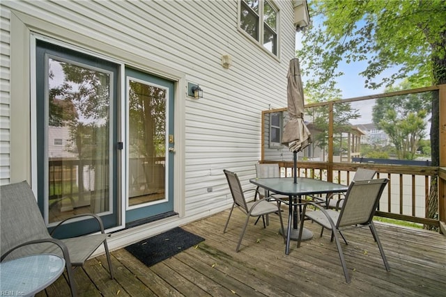 411 Rhode Island Ave, Norfolk, VA 23508 - wooden terrace with outdoor dining space