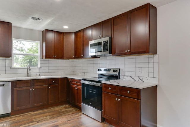 208 George Washington Hwy N, Chesapeake, VA 23323 - kitchen with appliances with stainless steel finishes, a sink, tasteful backsplash, wood finished floors, and recessed lighting
