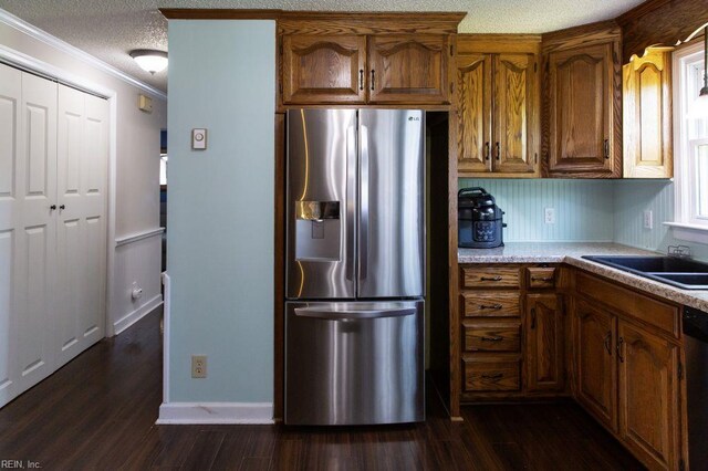 125 Messick Rd, Poquoson, VA 23662 - kitchen featuring appliances with stainless steel finishes, a sink, ornamental molding, a textured ceiling, and dark wood-style floors