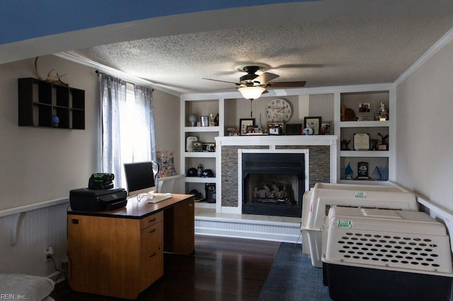 125 Messick Rd, Poquoson, VA 23662 - living area with crown molding, a textured ceiling, ceiling fan, built in features, and dark wood-style floors