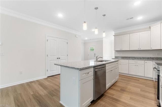 3127 Lens Ave, Norfolk, VA 23509 - kitchen with appliances with stainless steel finishes, crown molding, a sink, an island with sink, and light wood-type flooring