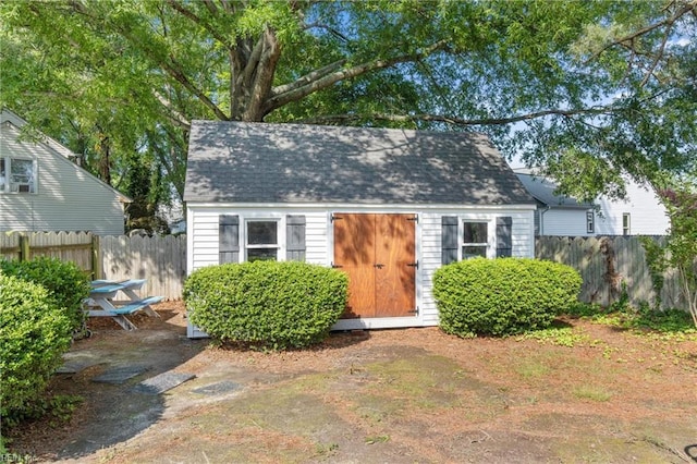 2124 Thackeray Ln, Virginia Beach, VA 23454 - view of outdoor structure with fence and an outbuilding