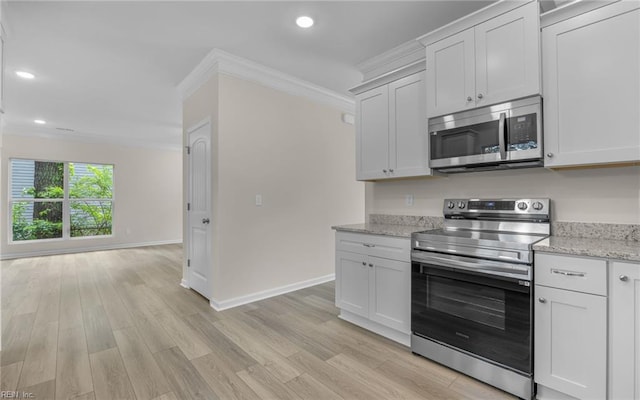 kitchen featuring stainless steel appliances, light wood-style flooring, recessed lighting, crown molding, and light stone countertops