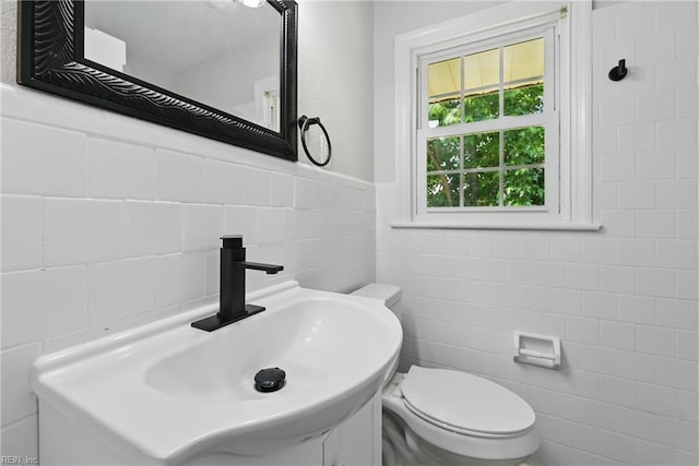 12 Carriage Ln, Newport News, VA 23606 - bathroom featuring tile walls, toilet, and vanity
