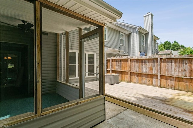 114 Gnarled Oak Ln, Yorktown, VA 23692 - wooden deck featuring fence