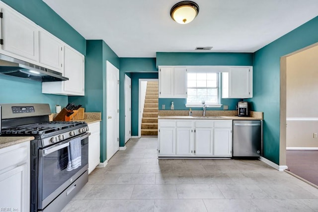 1909 Falling Sun Cir, Virginia Beach, VA 23454 - kitchen featuring stainless steel appliances, under cabinet range hood, a sink, and light countertops
