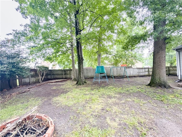 103 Lake St, Chesapeake, VA 23323 - fenced backyard featuring a fire pit