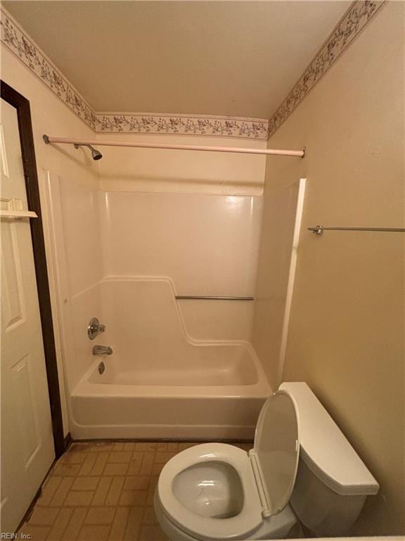 5637 Picadilly Ln, Portsmouth, VA 23703 - full bath featuring toilet and washtub / shower combination