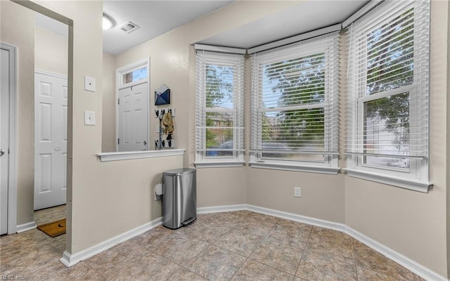 foyer entrance featuring baseboards