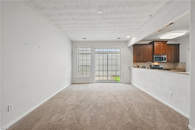 2043 Queens Point Dr, Suffolk, VA 23434 - kitchen with stainless steel appliances, light colored carpet, baseboards, backsplash, and recessed lighting