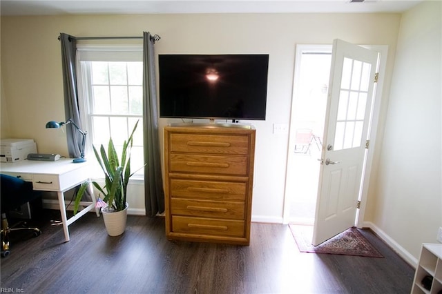 2933 Crossings Dr, Chesapeake, VA 23321 - interior space featuring wood finished floors and baseboards