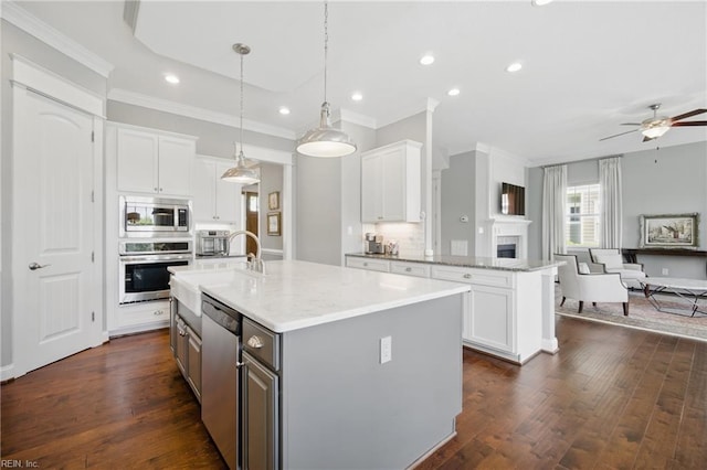 2244 Rio Rancho Dr, Virginia Beach, VA 23456 - kitchen with stainless steel appliances, open floor plan, white cabinets, crown molding, and a ceiling fan