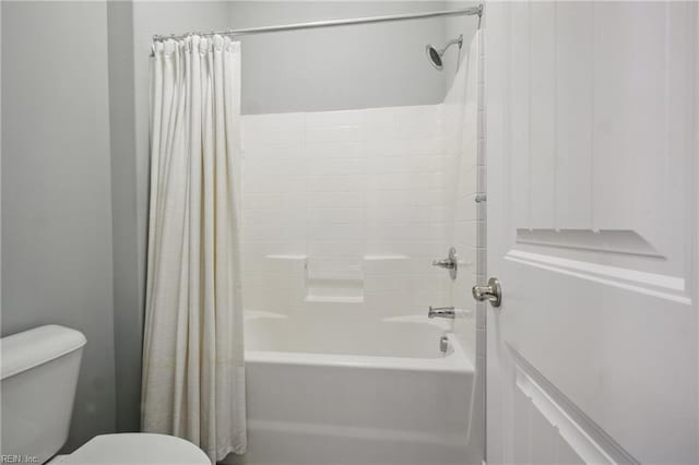 2244 Rio Rancho Dr, Virginia Beach, VA 23456 - full bath featuring toilet and shower / bath combo with shower curtain