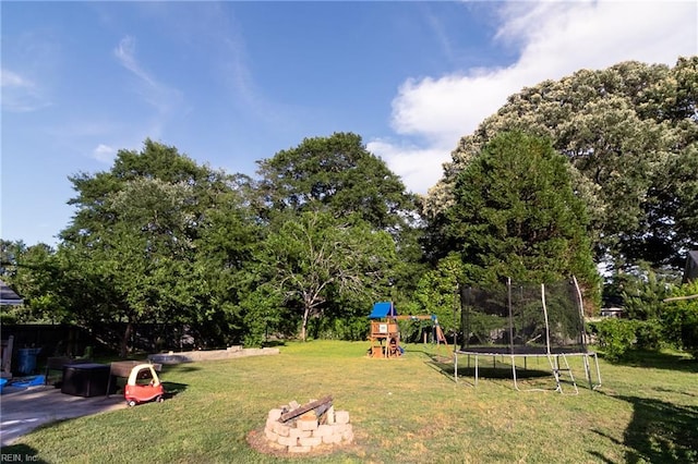 101 Stadium Dr, Chesapeake, VA 23322 - view of grassy yard with a trampoline and a playground