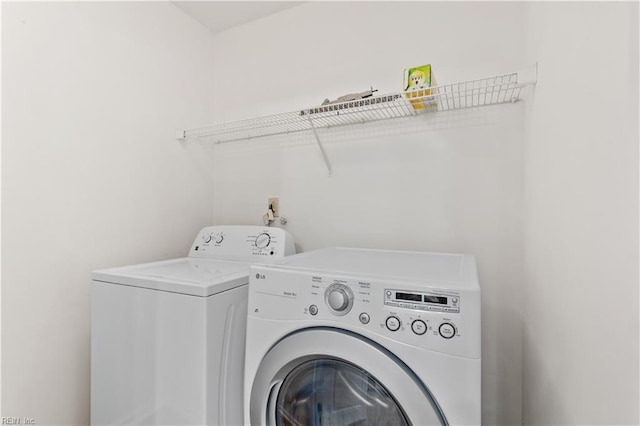 1048 Wilmington St, Norfolk, VA 23505 - clothes washing area featuring washing machine and clothes dryer