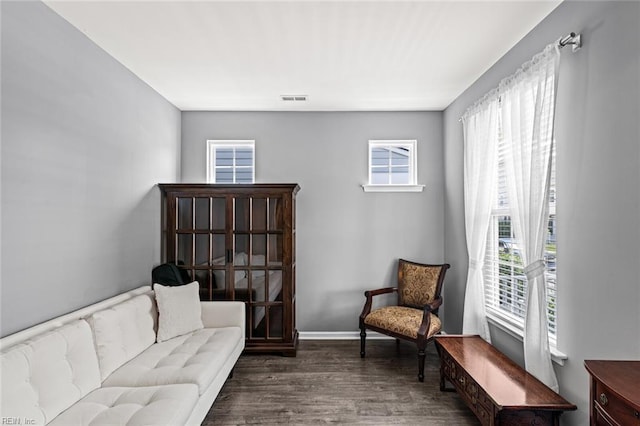 513 Simpson Ln, Chesapeake, VA 23323 - sitting room featuring wood finished floors and baseboards