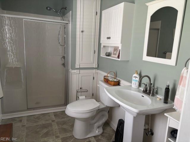 31154 Cardinal Ave, Franklin, VA 23851 - bathroom featuring a shower stall and toilet