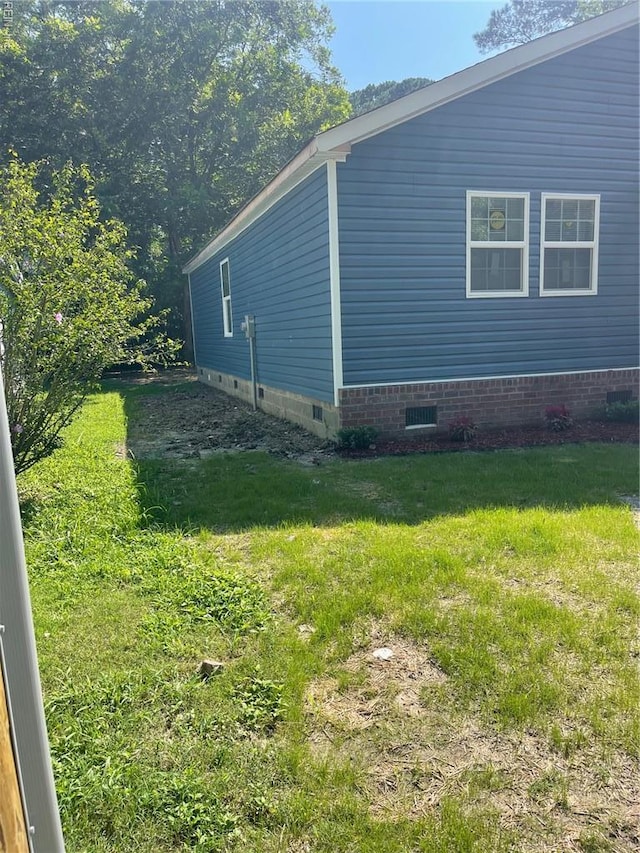 712 Norfleet St, Franklin, VA 23851 - view of side of property featuring crawl space and a yard
