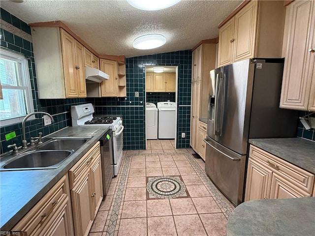 1224 Old Clubhouse Rd, Virginia Beach, VA 23453 - kitchen featuring washer and clothes dryer, gas range gas stove, a sink, under cabinet range hood, and stainless steel fridge with ice dispenser