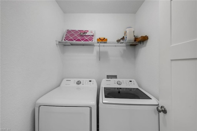 208 Mayberry Ct, Newport News, VA 23601 - laundry area with washing machine and dryer
