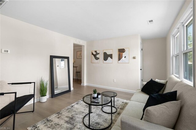 103 E Weaver Rd, Hampton, VA 23666 - living area featuring wood finished floors and baseboards